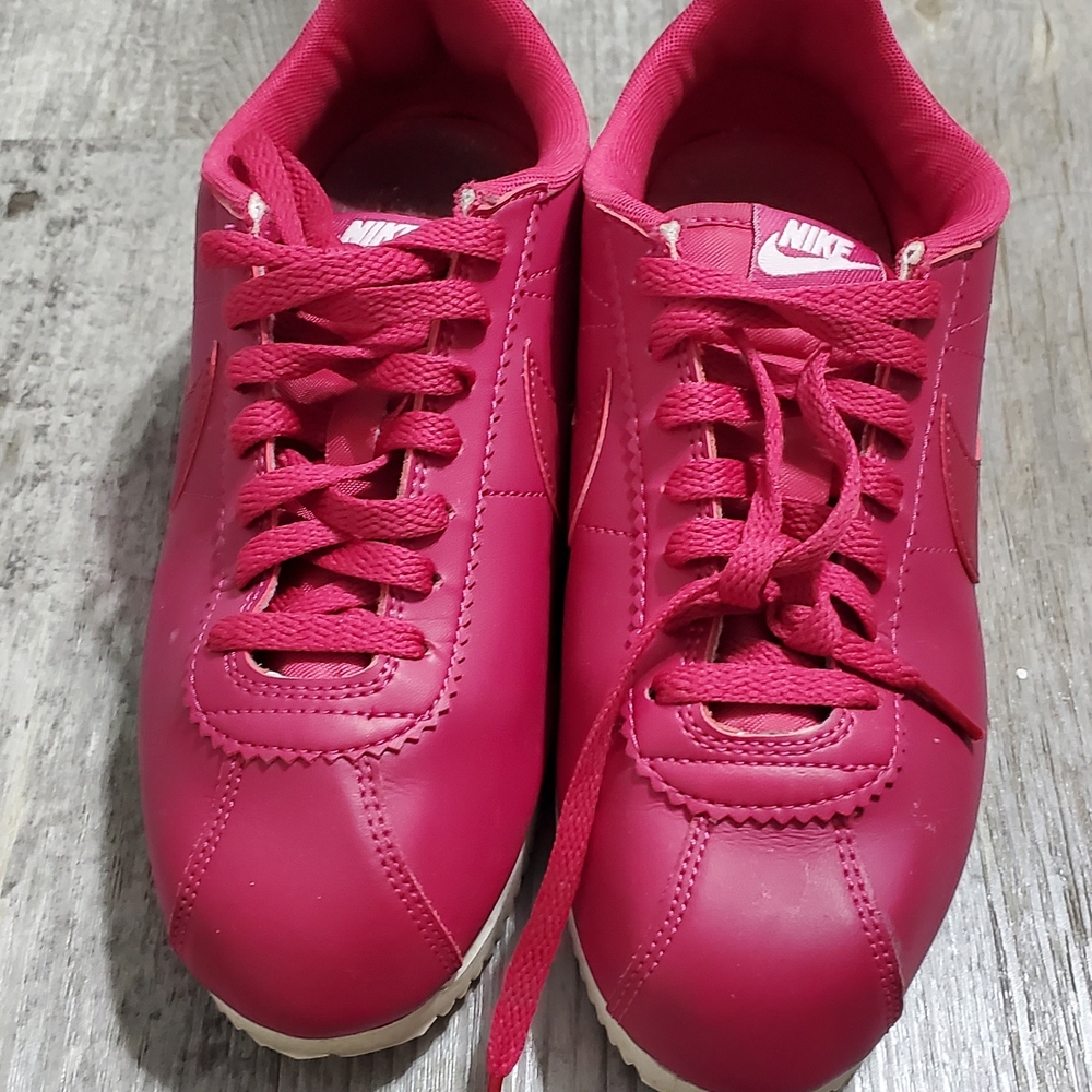 Nike Women's Vibrant Pink Sneakers Size 7